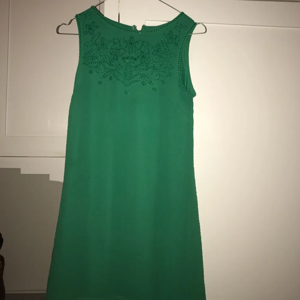 Världens finaste gröna klänning!!!! Fort kort för mig som är 1.76 cm. . Klänningar.
