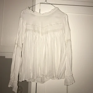  - Supersöt vit blus!❤️❤️