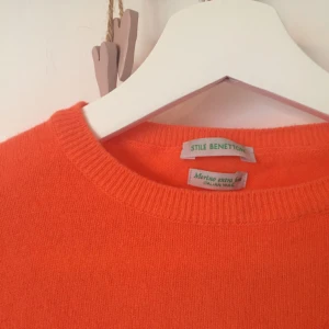  - Säljer denna coola stickade tröja i en snygg höst orange med Merinoull 💕 från UnitedColorsOfBenetton
