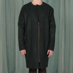 Kappa rock jacka från Undulat - Oanvänd jacka från Undulat. Finns endast ett fåtal likadana jackor. Material:ull, mörkblå Märket hade en tillfällig liten butik på Byxshoppen och kostade runt 2000kr