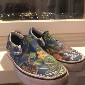  - Snygga skor från vans med djungelbokenmotiv. Limited edition! 