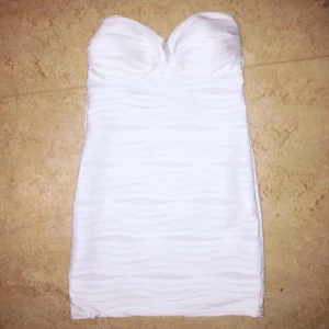  - Helt ny klänning i storlek S. Bandage klänning. 