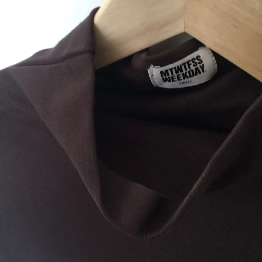 Dark brown polo from Weekday. Never used ! . Toppar.
