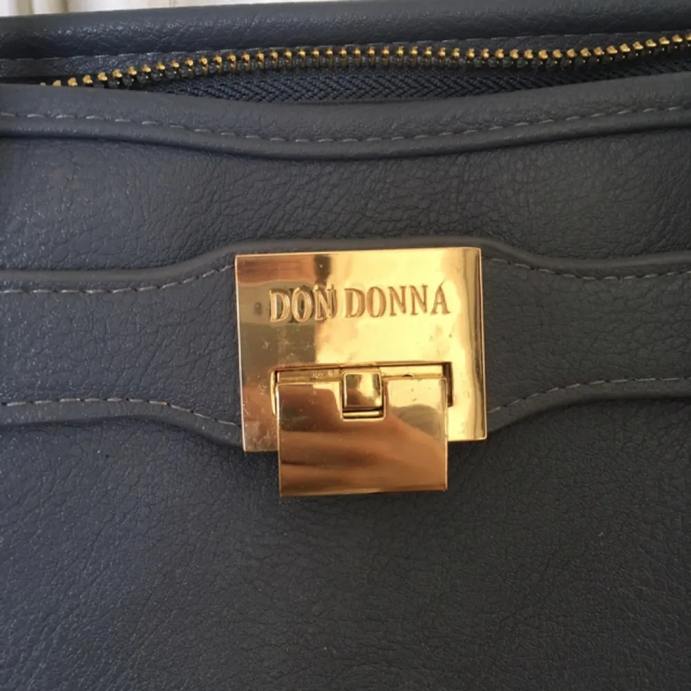 väska från don donna, köptes för 500 ishhhhh. Väskor.