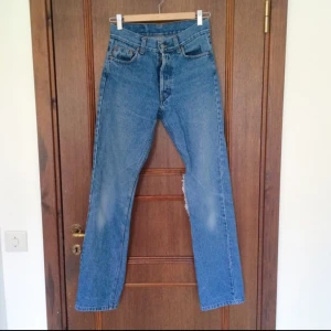  - Klassiska 90s jeans från Rocky.
Mid-waist, great ass