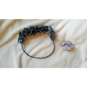  - Sommrig hårband med blå blommor