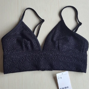  - Bikinibh från H&M.
oanvänd, (endast provad) den var för liten. 
Passar en 36a
95kr inkl frakt