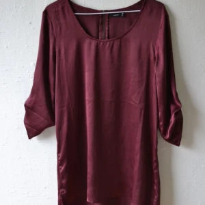  - Fin klänning, snygg röd färg. Från B-young. Säljes pga fel storlek.