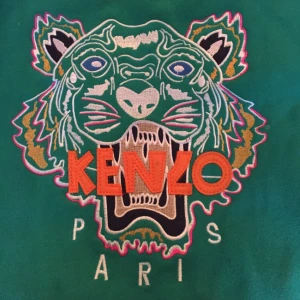  - Grön kenzotröja. 