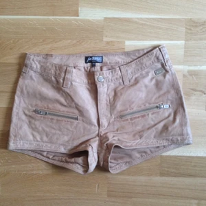  - Jofama By Kenza shorts i storlek 38. Bara använda en gång.