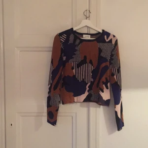  - Asfin lite tjockare tröja från Monkis höstkollektion 2016. Helt oanvänd pga fel storlek. Pris i butik ute just nu: 400kr. 

