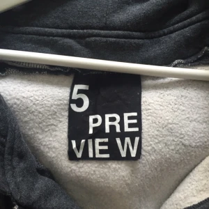  - Hoodie från 5 Preview, använd ett fåtal gånger. Size 2 vilket motsvarar ungefär M, oversized.