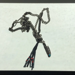  - Medellångt halsband, köparen står för frakt