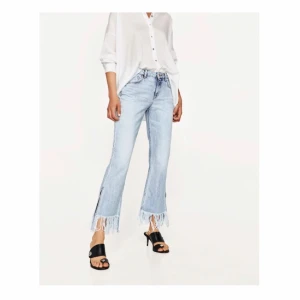  - Helt nya och oanvända jeans. Väldigt snygga med slitningar nedtill. Säljer pga att de är liiite för små tyvärr. 