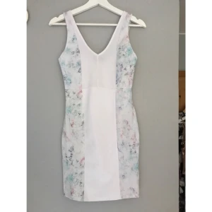  - Originellt från Bershka, men jag köpte den här på Plick. Vill påpeka att det står storlek M i klänningen, men egentligen passa de som har S, funkar även för en större XS!