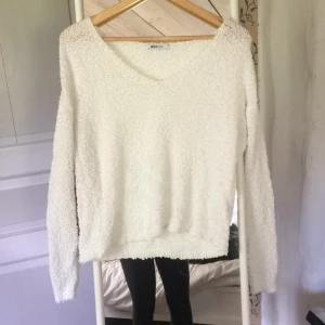  - Fin stickad tröja i mysigt material från Gina Tricot💘 köparen står för frakten 