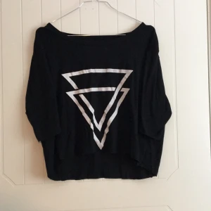  - Köparen står för frakten.  Betalning sker via 