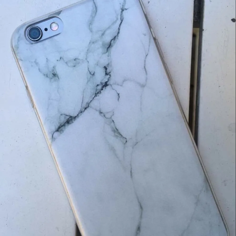 Nytt och oanvänt marmorskal. Passar till iPhone 6 & iPhone 6s. Frakt 20kr.. Accessoarer.