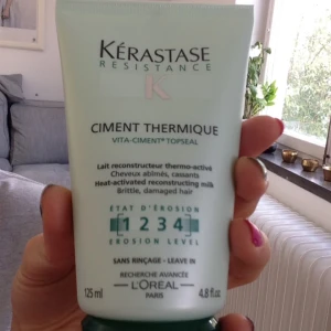  - Kerastase Resistance Ciment Thermique. Värmeskydd, vårdar skört hår. Leave-in reconstructing milk.  Ord.pris ca 200-299kr.