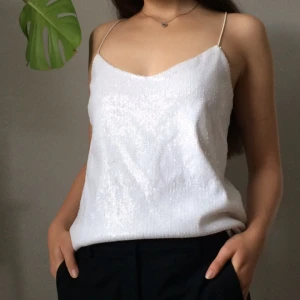  - Paljettlinne från Gina Tricot. Knappt använt. Passar XS/S och till och med M. Frakt ingår👏🏻