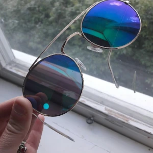  - coola solglasögon aldrig använda! hör av er i chatten om ni undrsr nåt