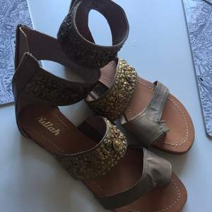 Helt nya Killah sandaler Endast testade inomhus Köpta i Spanien Köparen står för frakt 