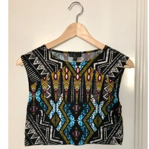  - Den här vilda magisen är lätt sommarens hetaste komplement till shorts eller kjol 🔥🔥🔥 Storleken är märkt S men passar mig (34) utmärkt. köpt på topshop för ett par år sedan, sparsamt använd! ✨