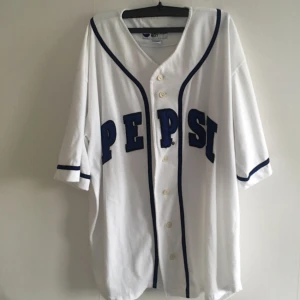  - Pepsi baseball Jersey, strl M men passar som L Nypris 300.  (Frakt ingår)