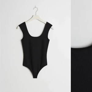 Maja x Gina tricot - Dea body från Majas kollektion för Gina Tricot. Säljer en svart och en beige, 150kr/st.