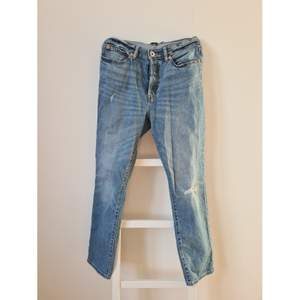 Blåa jeans i strl M från lager 157. Jättefint skick! Köparen står för frakten, betalning via swish 💙