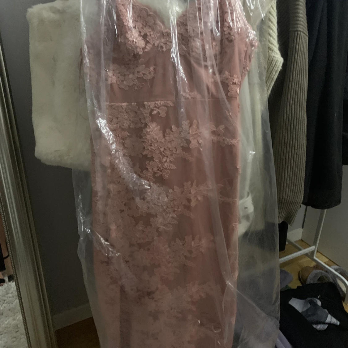Rosa spets balklänning - 90