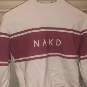 Superfin tröja från NAKD. Sparsamt använd storlek Xs. Nypris 400kr säljer den för 100kr. Frakten blir 66kr🙂 