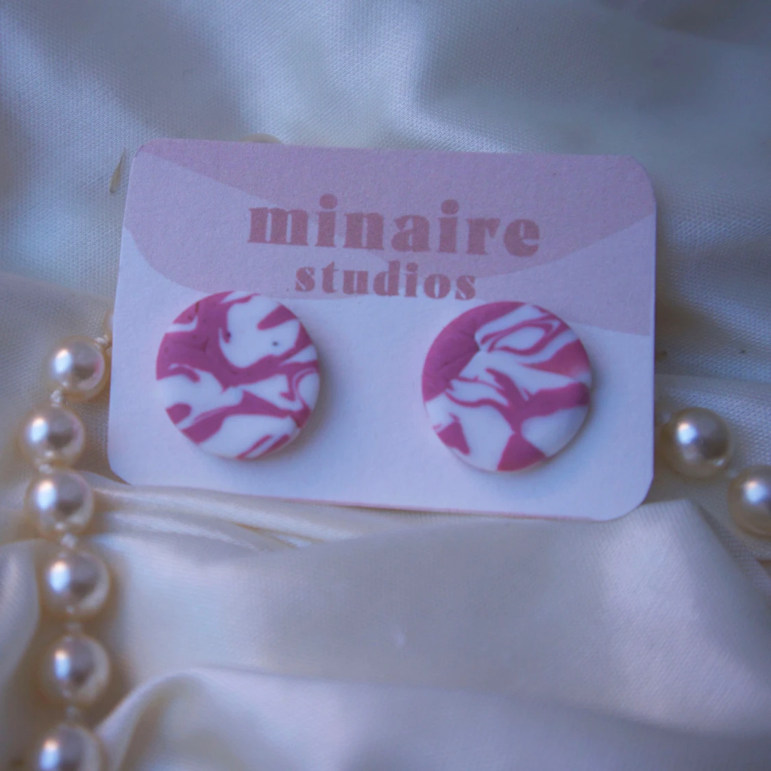 Rosa vita runda örhängen - 90