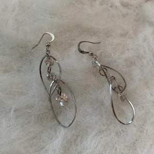 Örhänge  - bra skick, Finns i alvik Stockholm Kan även skicka via post