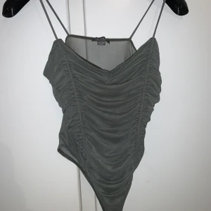 Primark topp - Köpt förra året men har aldrig kommit till användning. Köpte den för 100kr från österrike, den är i storlek S men passar även M och en mindre L. 🥰 köparen står för frakten 