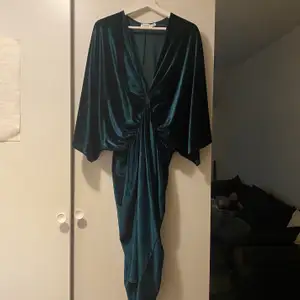 Superfin smaragdgrön klänning <3 skickar eller möts upp i Helsingborg 