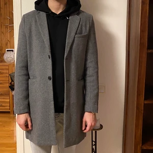 Rock - En grå rock från lager 157, aldrig använd✌🏽🪐