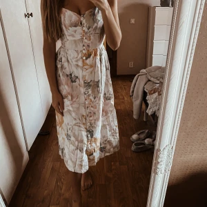 Klänning stl. S - Helt ny klänning. Jätte fint 