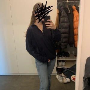 Superfin zipup  - Snygg tröja som passar bra till allt, uppvikt på bilden 💓 frakt på 62 eller så möts vi på söder! 