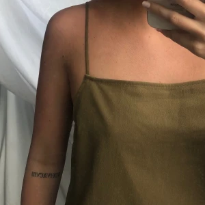 Linne - Oanvänt linne i fyrkantig modell