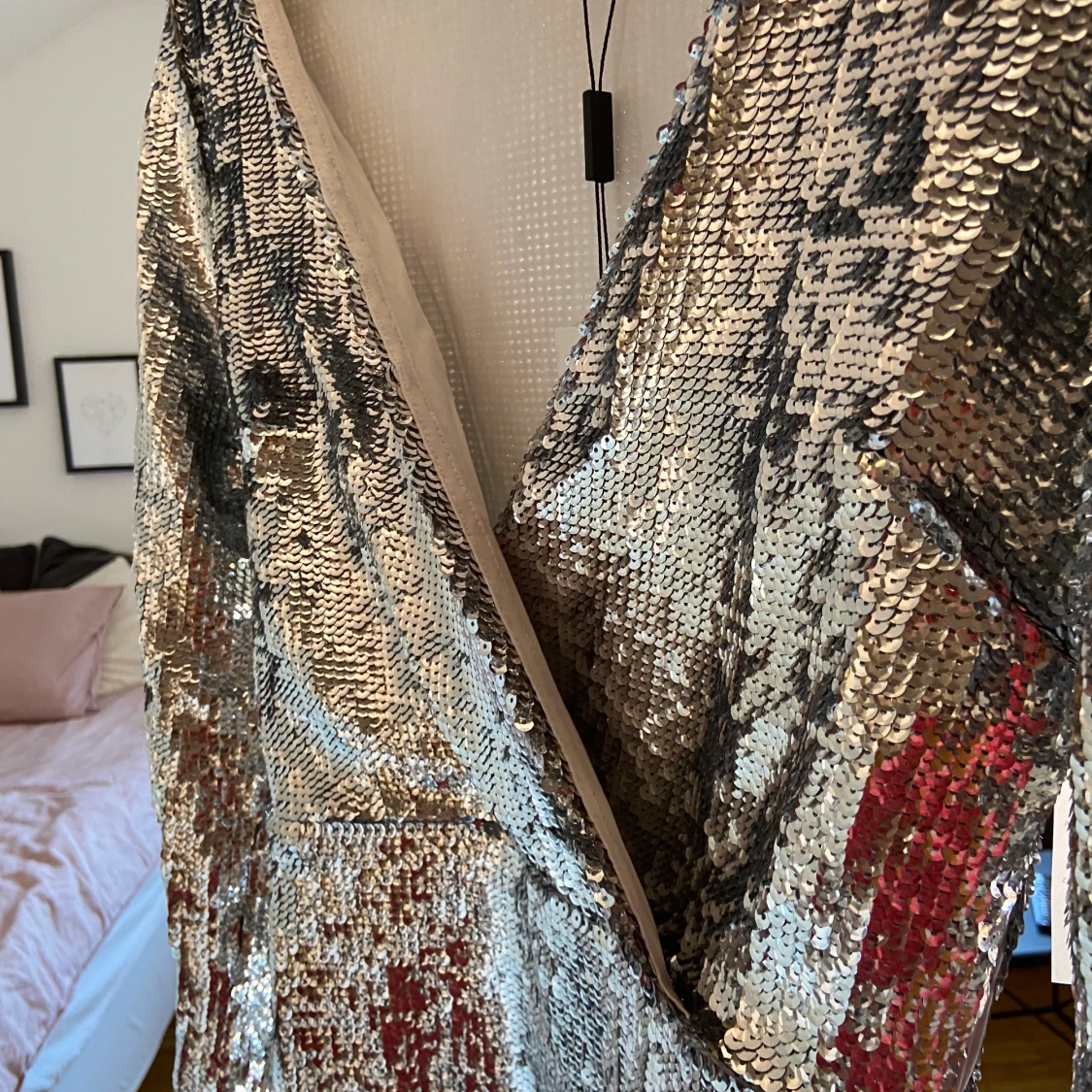 Oanvänd festklänning - 91