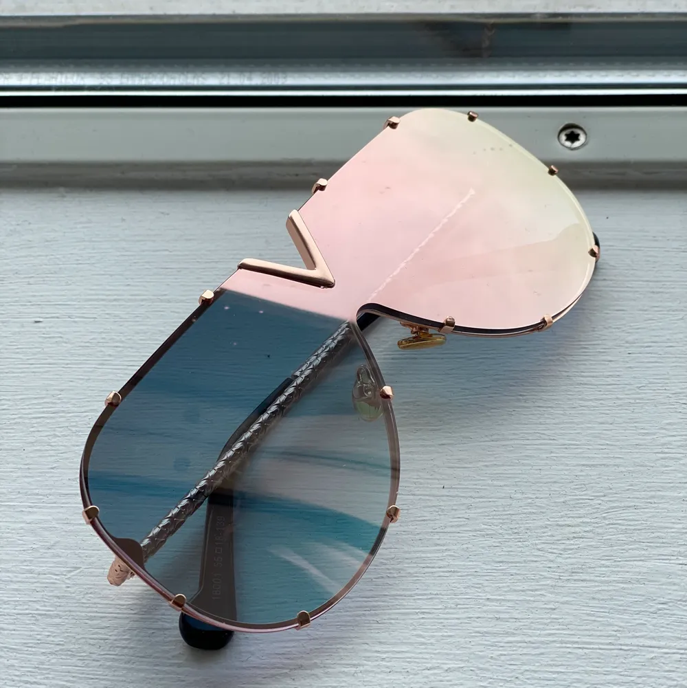 Rose gold mirror glass, nya! . Accessoarer.