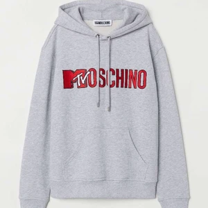 Moschino hoodie - Säljer min jättefina moschino hoodie. Budaaa!!