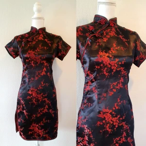 Klänning  - Klänning märkt med storleken M,  skulle säga en s snarare. Frakt tillkommer med 44 kr 