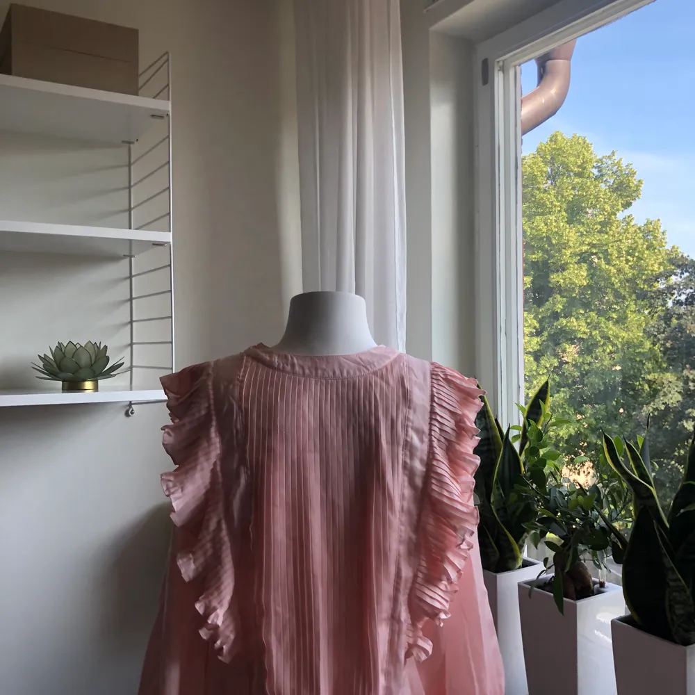 Fin rosa tröja med dragkedja från märket Rules by Mary. Använd endast en gång.. Tröjor & Koftor.