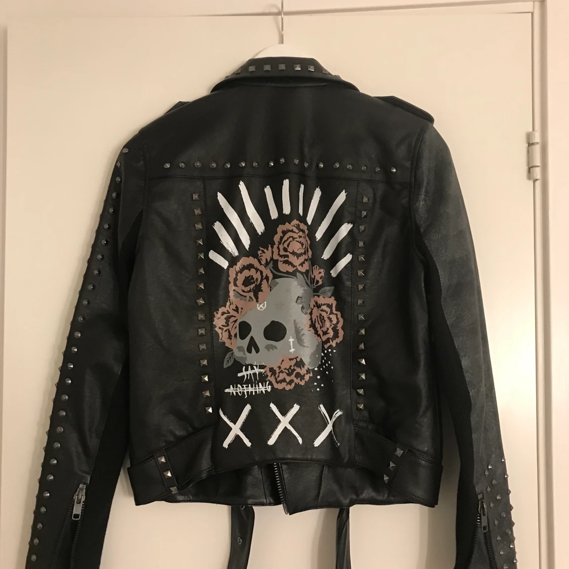 Skinnjacka med nitar - 90