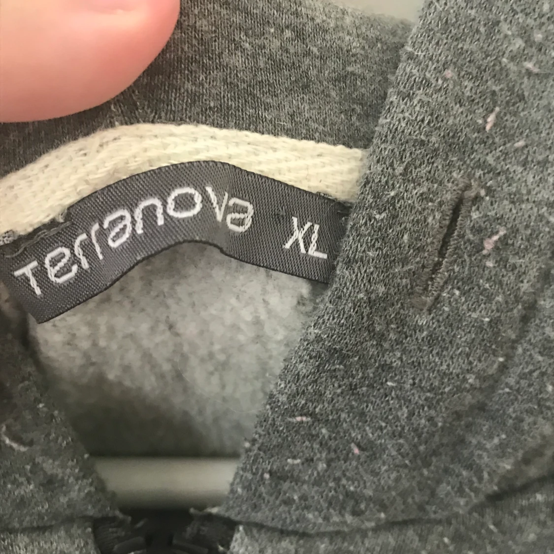 Grå kofta med tryck - 91