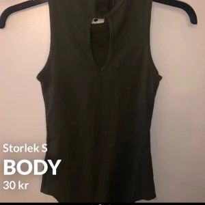 Grön body  - Mitt pris: 30+ frakt