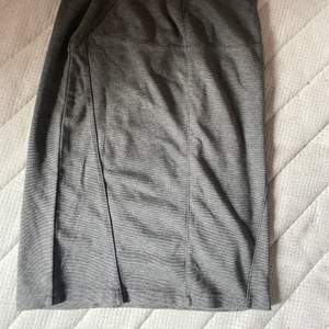 Härlig grå kjol i st Xs🤍 80kr och frakt ingår då i priset