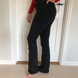 Bootcut jeans - Jeans från Nelly.com, jag är 170 cm💓 Frakt tillkommer